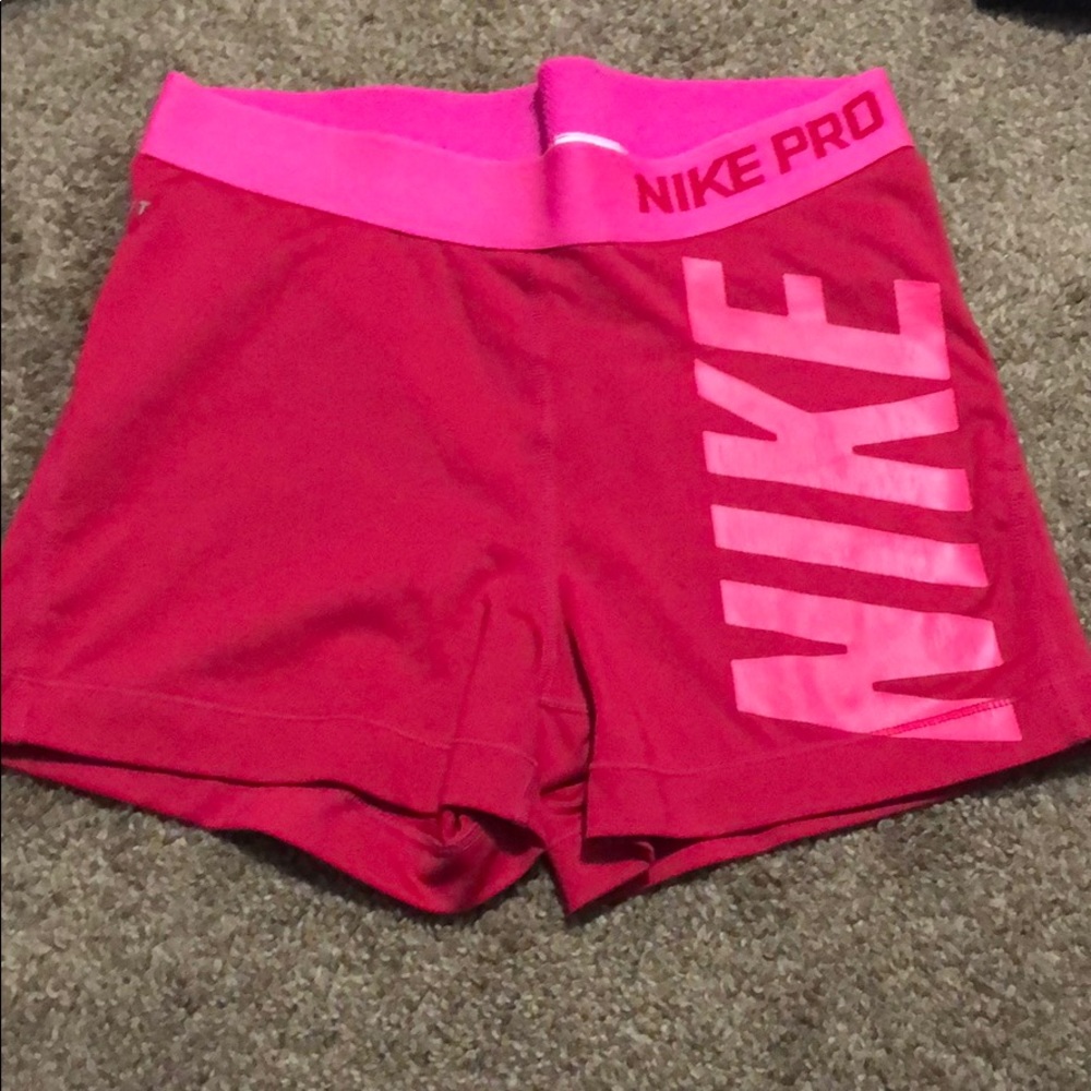 NIKE pro booty short!